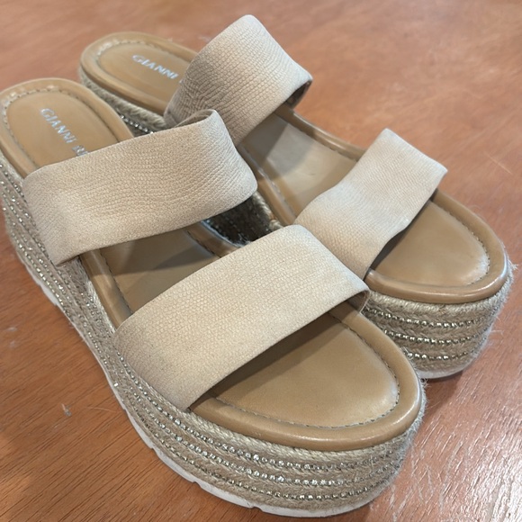 Gianni Bini Cream Platform Sandals - Picture 1 of 1